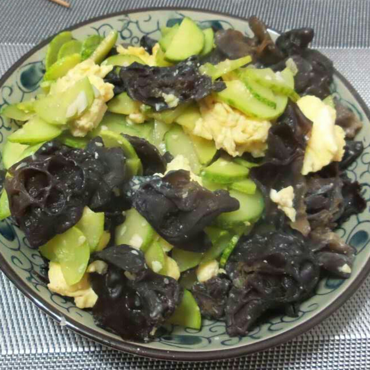 黄瓜木耳炒鸡蛋