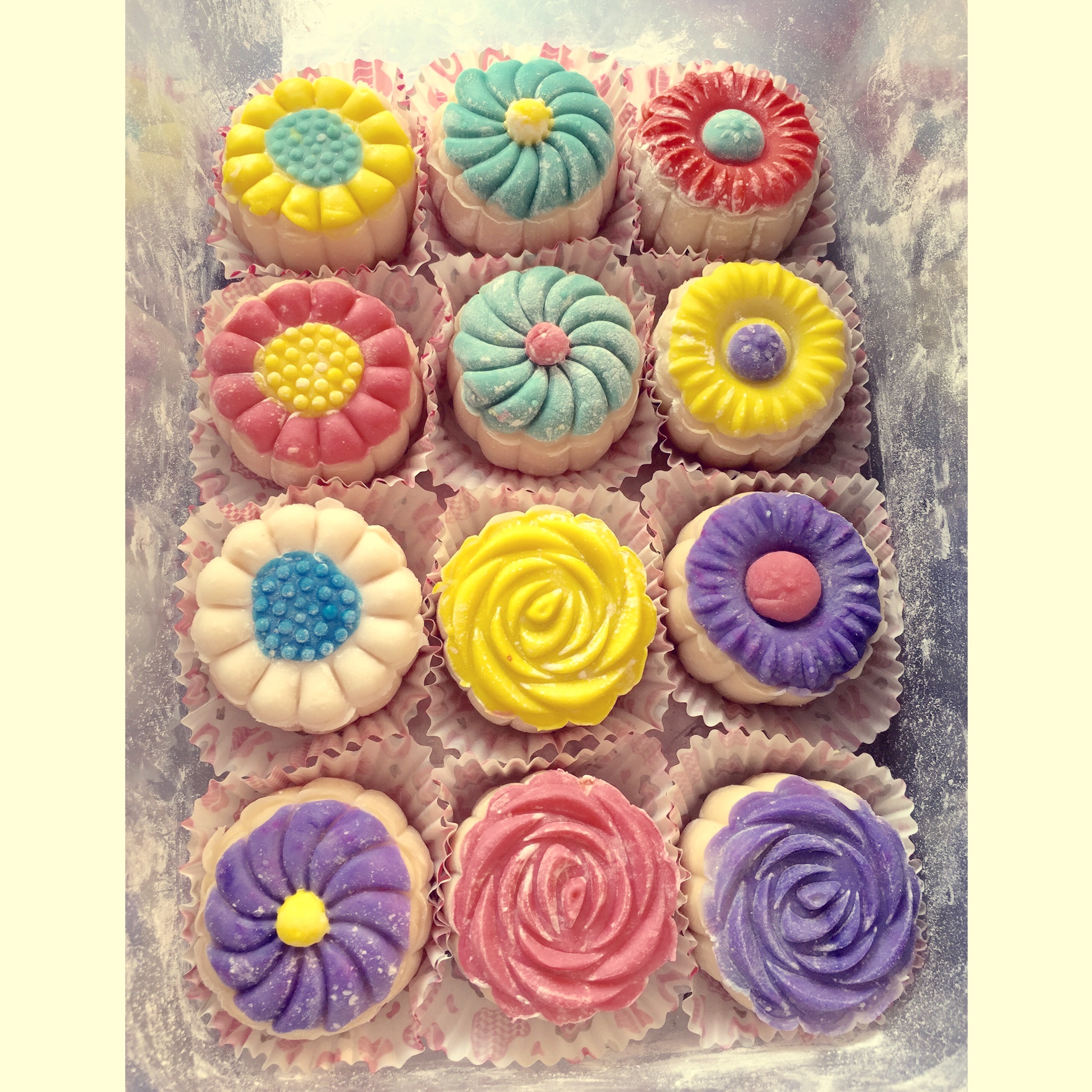 茉茉鱼_jasmine做的彩色冰皮月饼