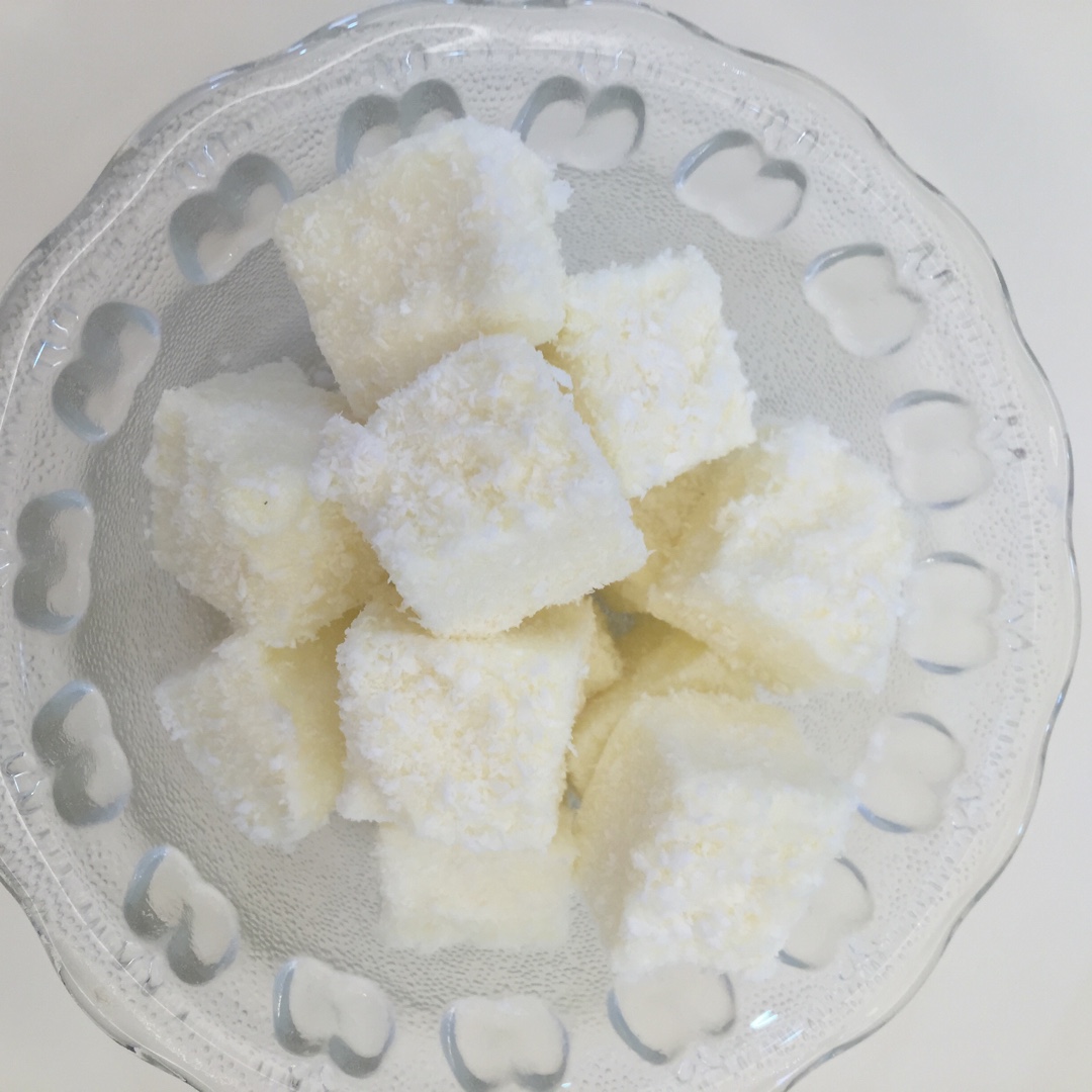 椰丝牛奶小方糕