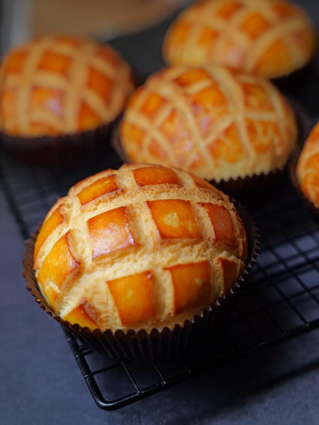 好吃到炸裂的港式菠萝包（附带制作酥皮的小视频）