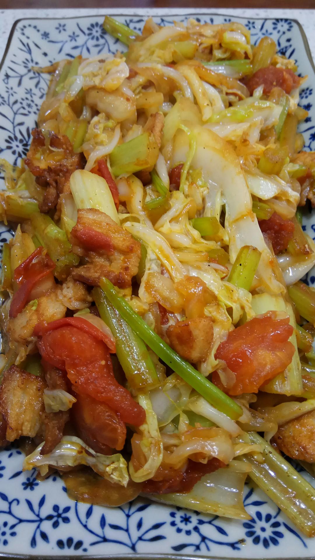 白菜芹菜西红柿炒肉