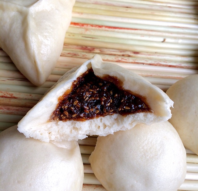 善雅心做的芝麻红糖三角包