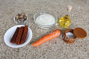 香菇辣肠焖饭 Fried Rice With Sausage &Mushroom的做法 步骤1