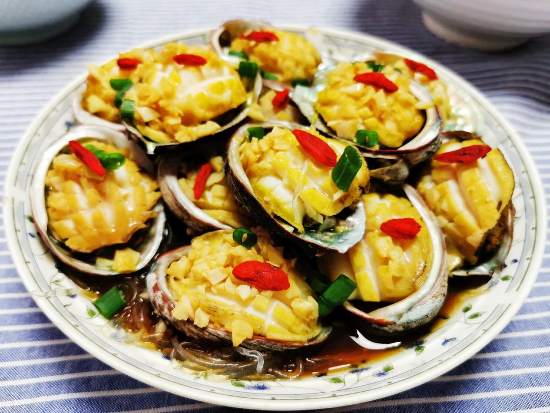 飨飨做的蒜蓉粉丝蒸鲍鱼