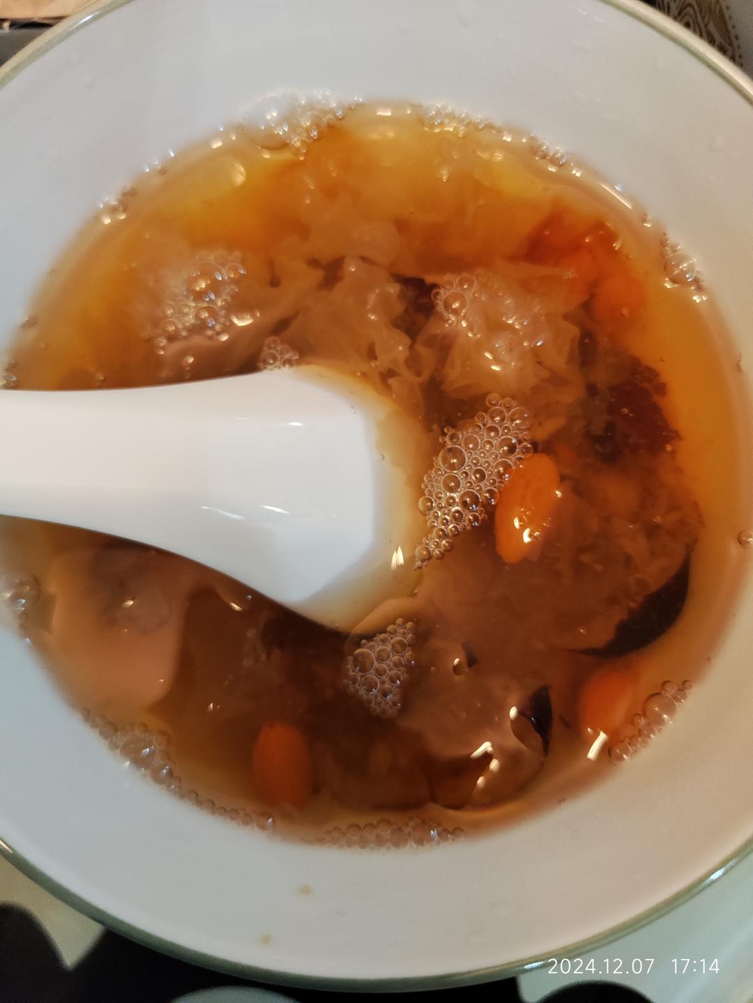 桃胶银耳羹