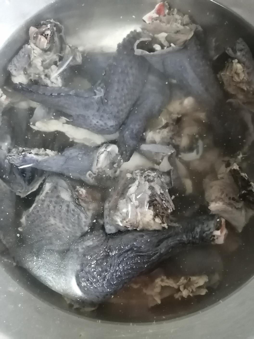 炖乌鸡山药汤的做法 步骤2