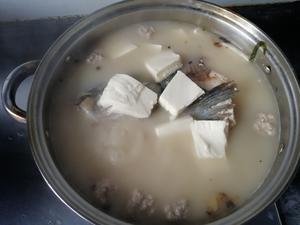 秘制私房鱼头肉圆豆腐汤的做法 步骤5