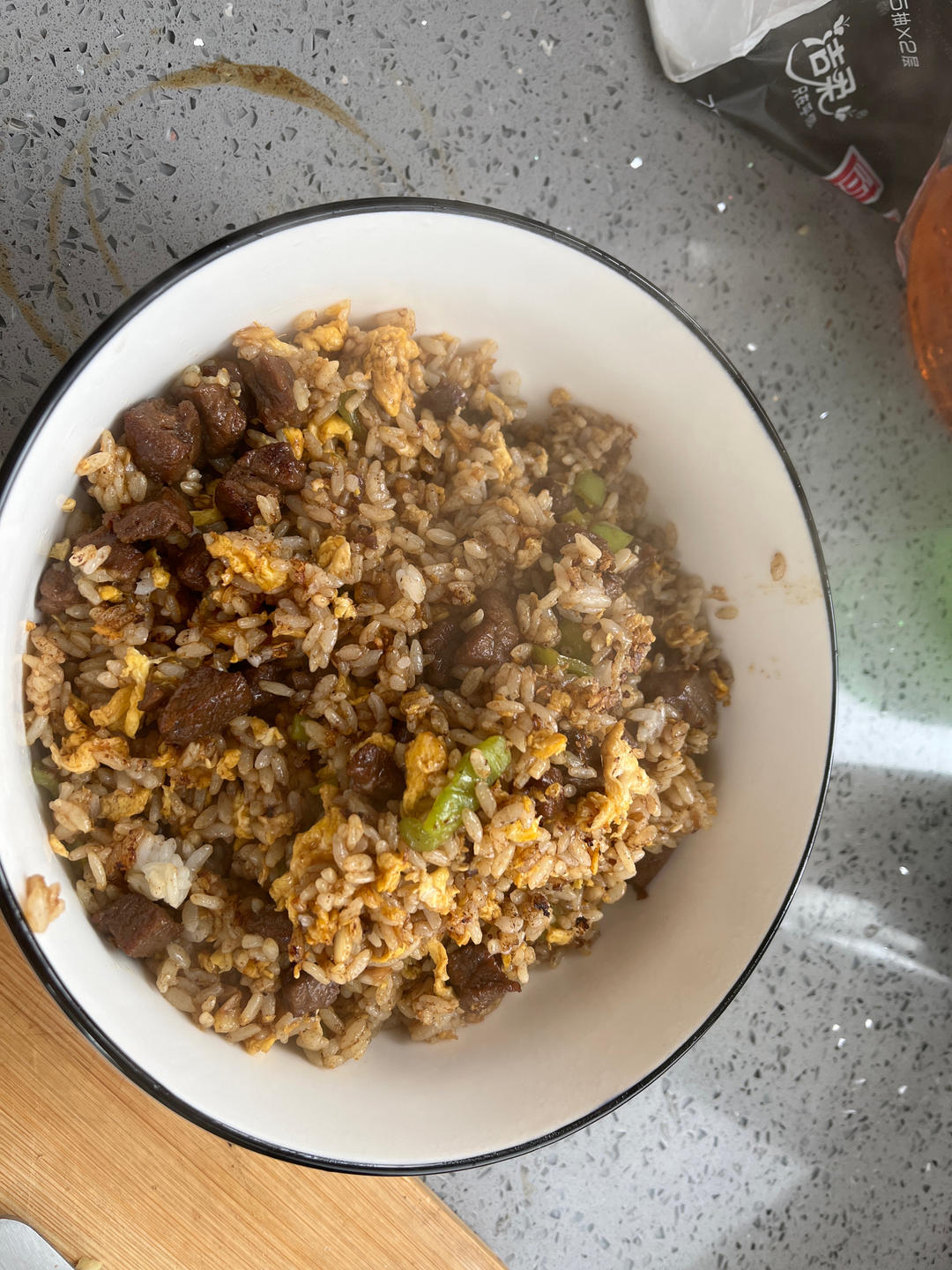 好吃到楼下小狗见到我就微笑的绝味快手黑椒牛柳蛋炒饭！！！