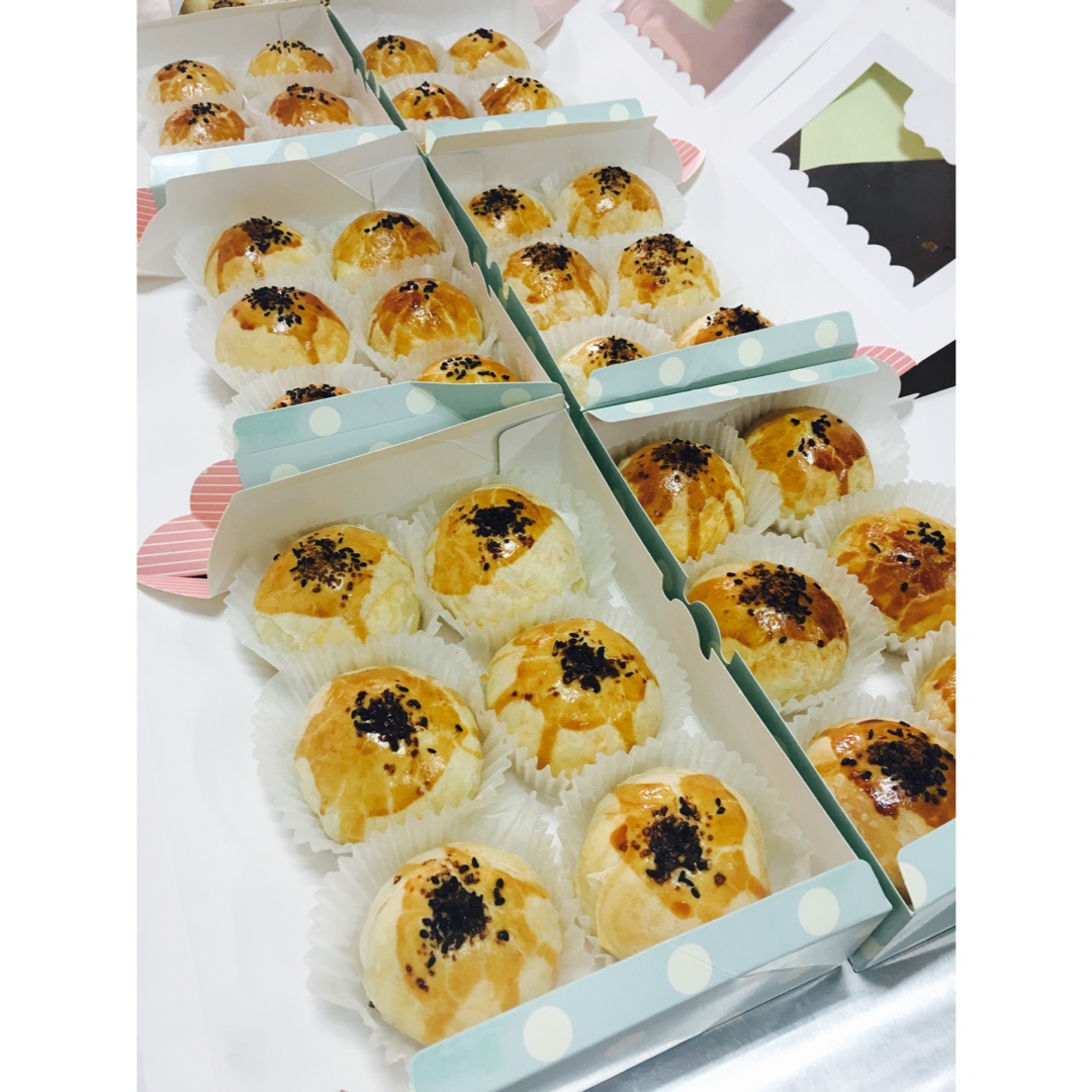 蛋黄酥：抹茶酥：（奶黄味）