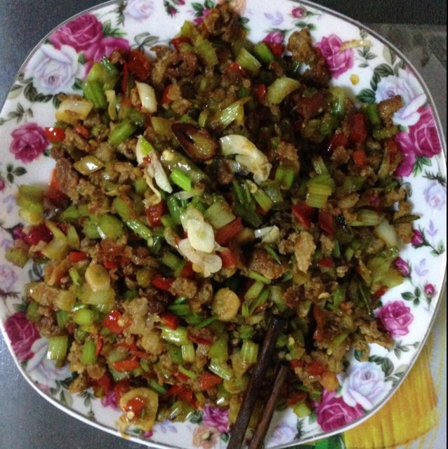 芹菜牛肉末「下饭神器」