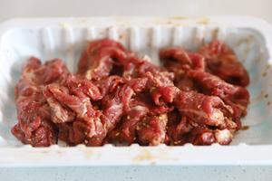 【北鼎烤箱食谱】金针菇烤牛肉便当的做法 步骤3