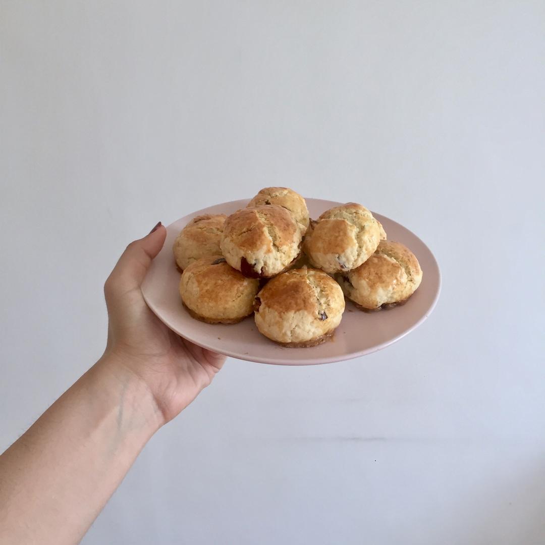 【视频】3分钟 奶油司康Scone(可能是世界上最快手的司康) 消耗淡奶油～