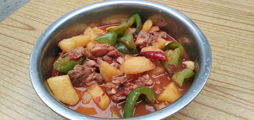 鸡腿炖土豆 上桌秒空盘 汤都喝干了！