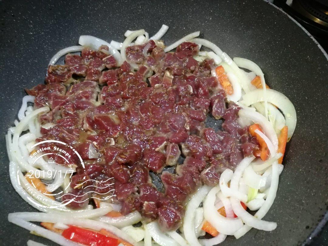 孜然洋葱炒牛肉粒