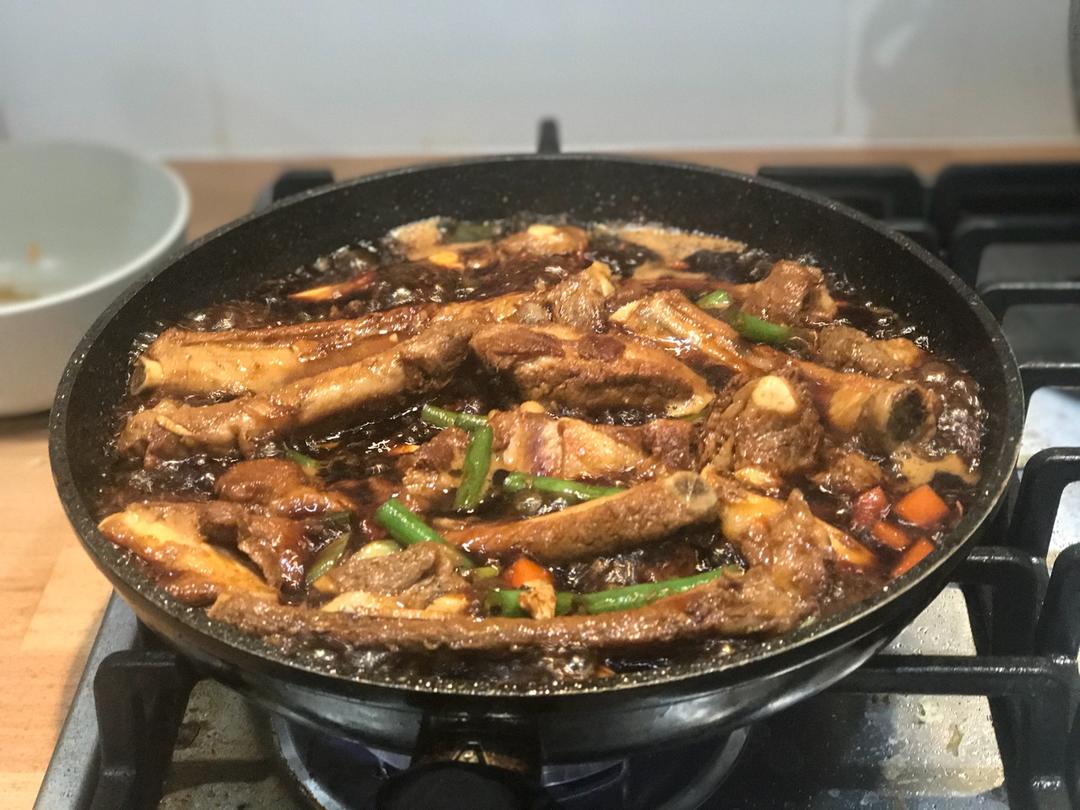 喷香排骨焖饭（爆好吃）
