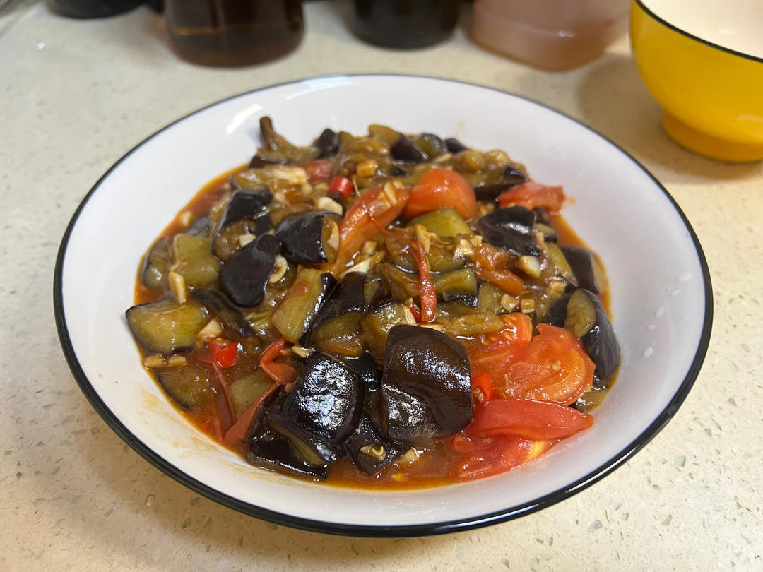红烧茄子（佐西红柿尖椒）