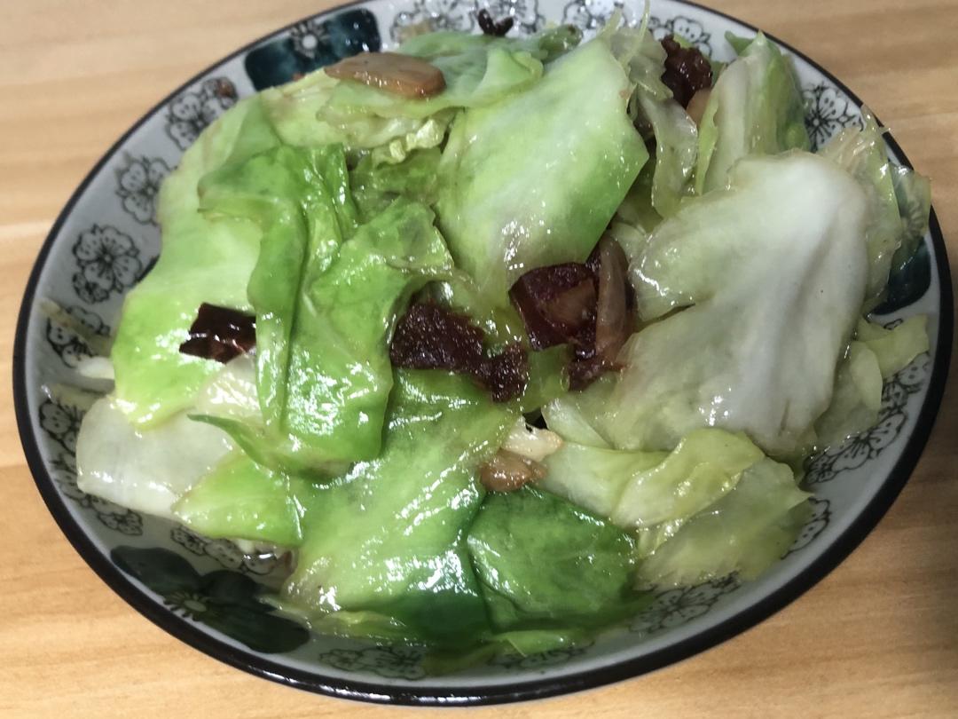 圆白菜炒香肠