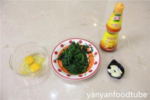 菠菜炒鸡蛋 Fried Spinach with Egg的做法 步骤1