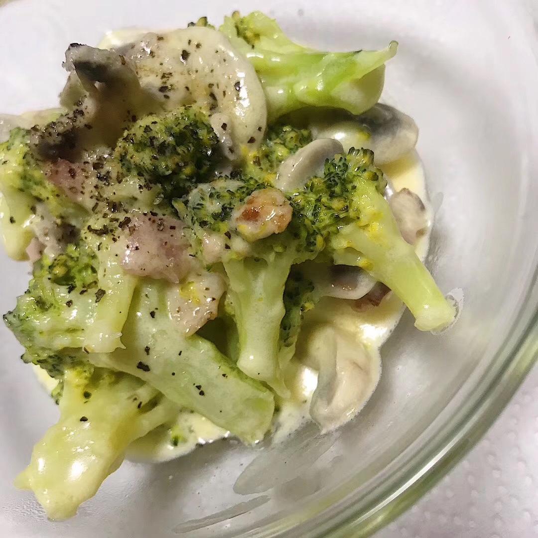 奶油焗口菇西兰花