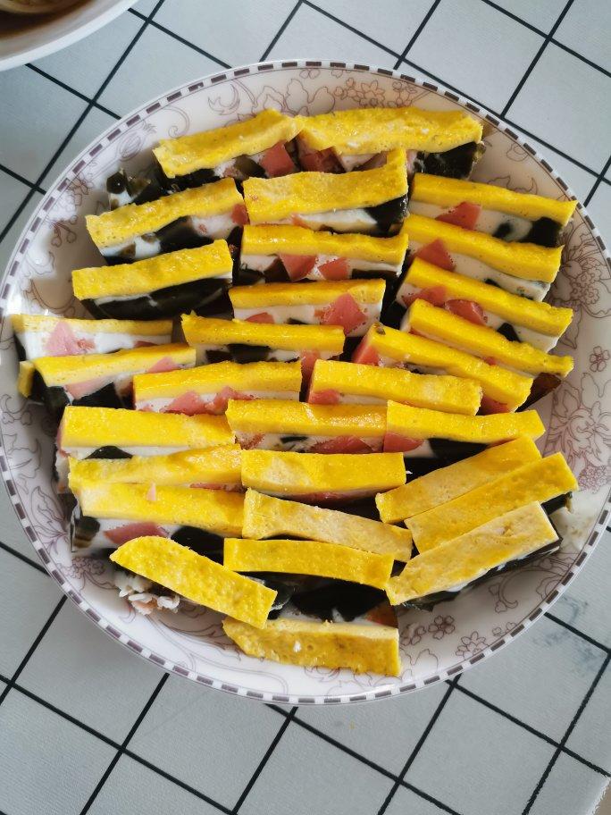超简单的皮蛋火腿鸡蛋羹