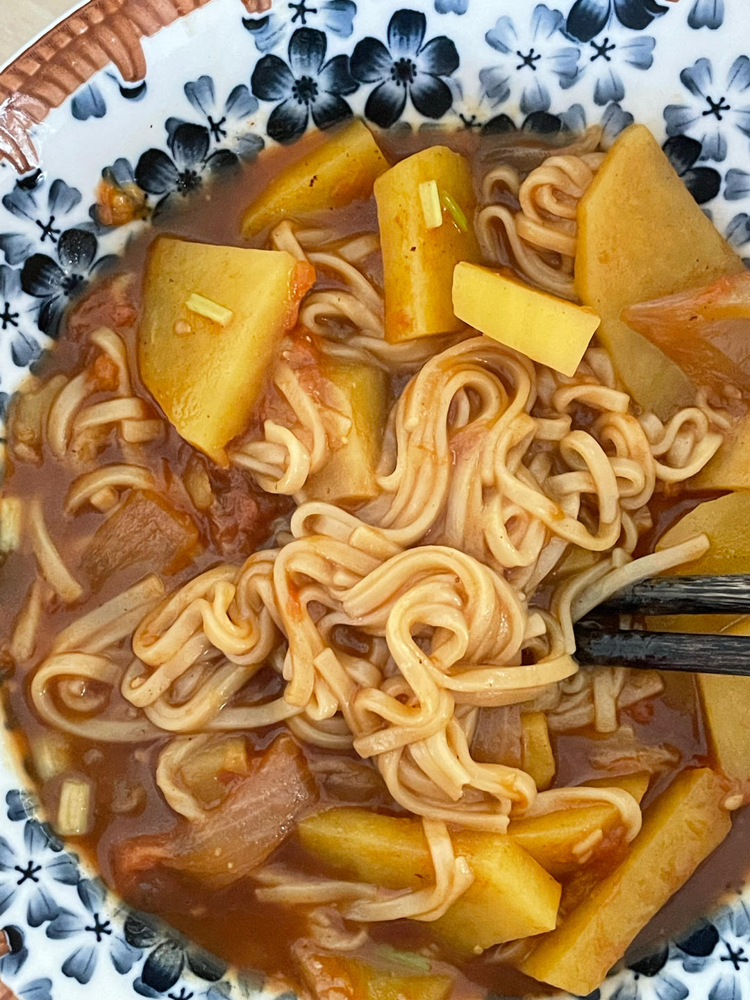 【番茄土豆焖面】