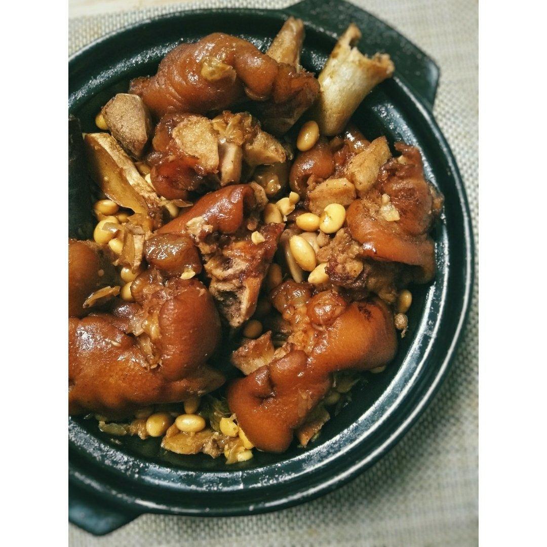黄豆焖猪蹄