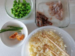 咸鸭蛋虾仁炒饭，高蛋白，粒粒香的做法 步骤1