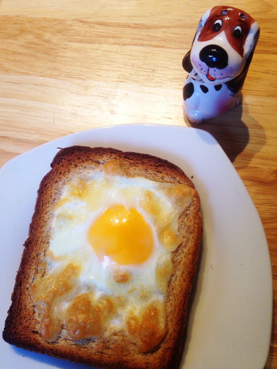 快手早餐 -- 吐司太阳蛋的做法