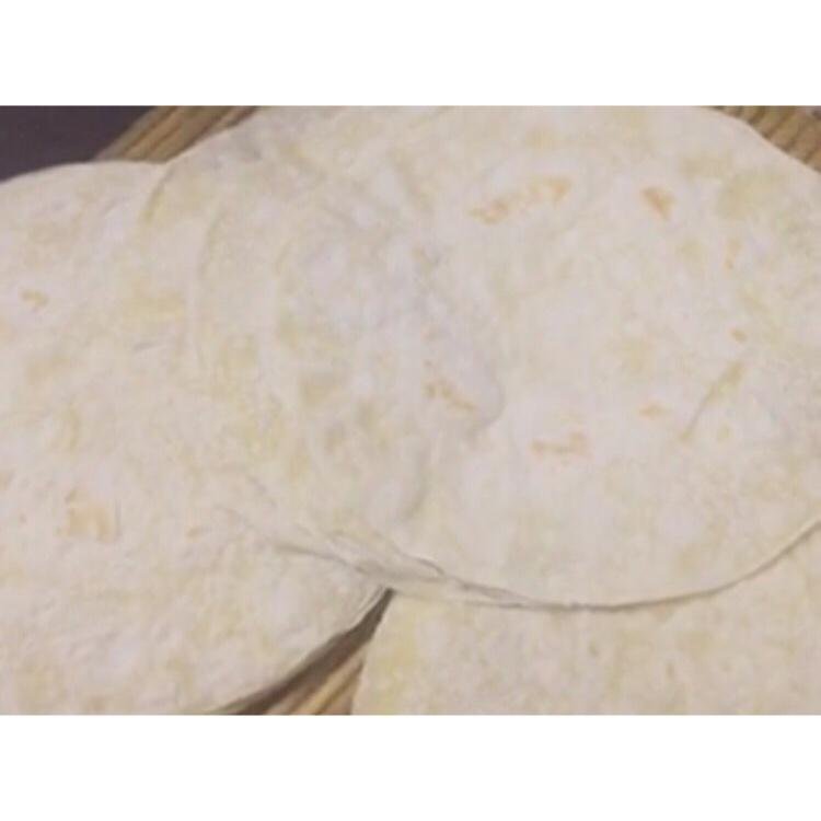 烙春饼(用视频告诉你，这饼有多软)