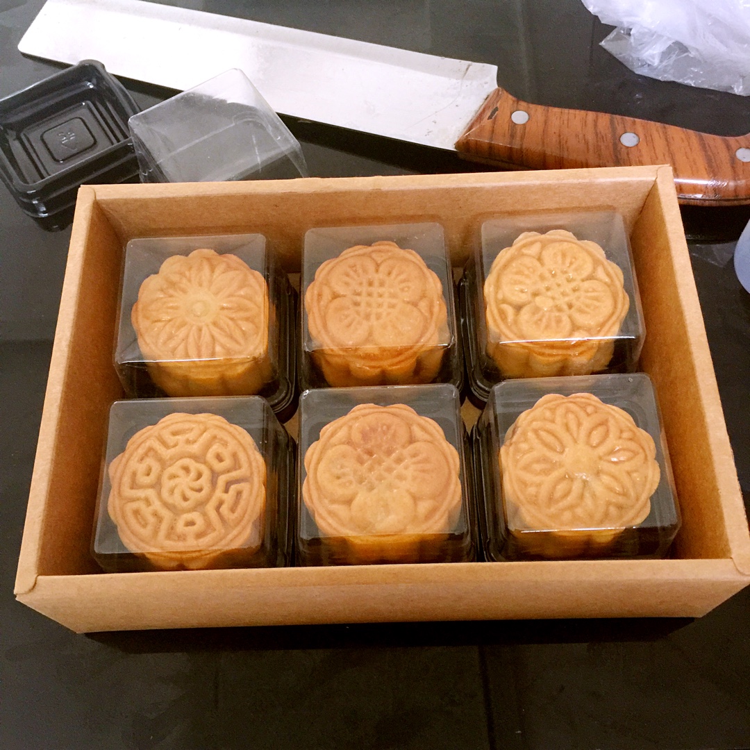 广式月饼—蛋黄莲蓉月饼