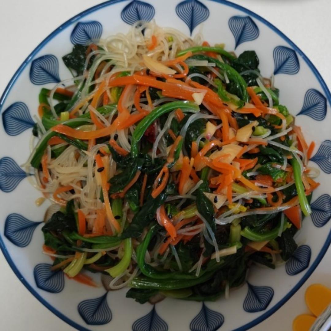 开胃爽口又营养的菠菜拌粉丝