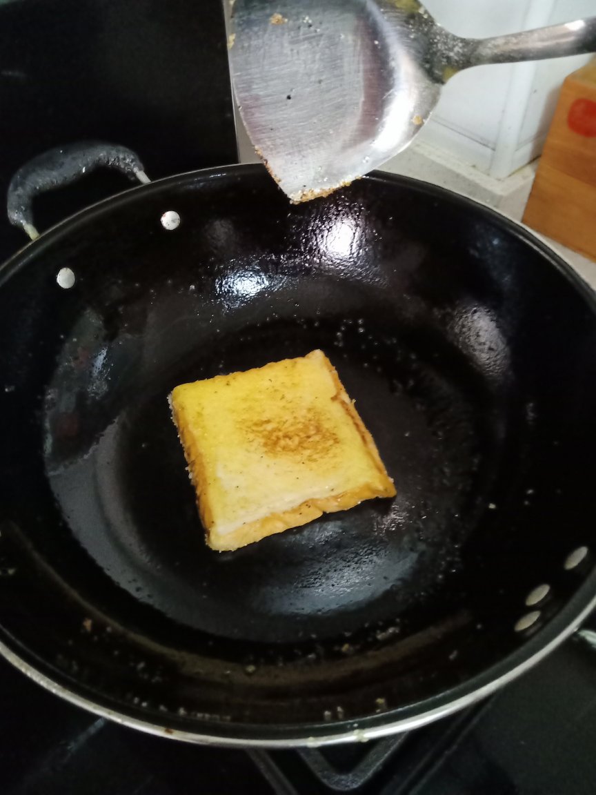 平底锅1分钟搞定黄油烤吐司-- 不用烤箱