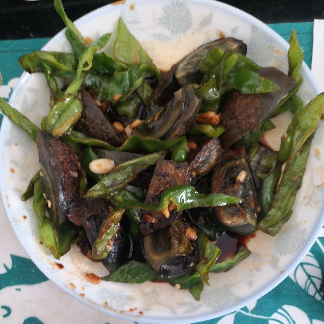 巨下饭「青椒皮蛋」