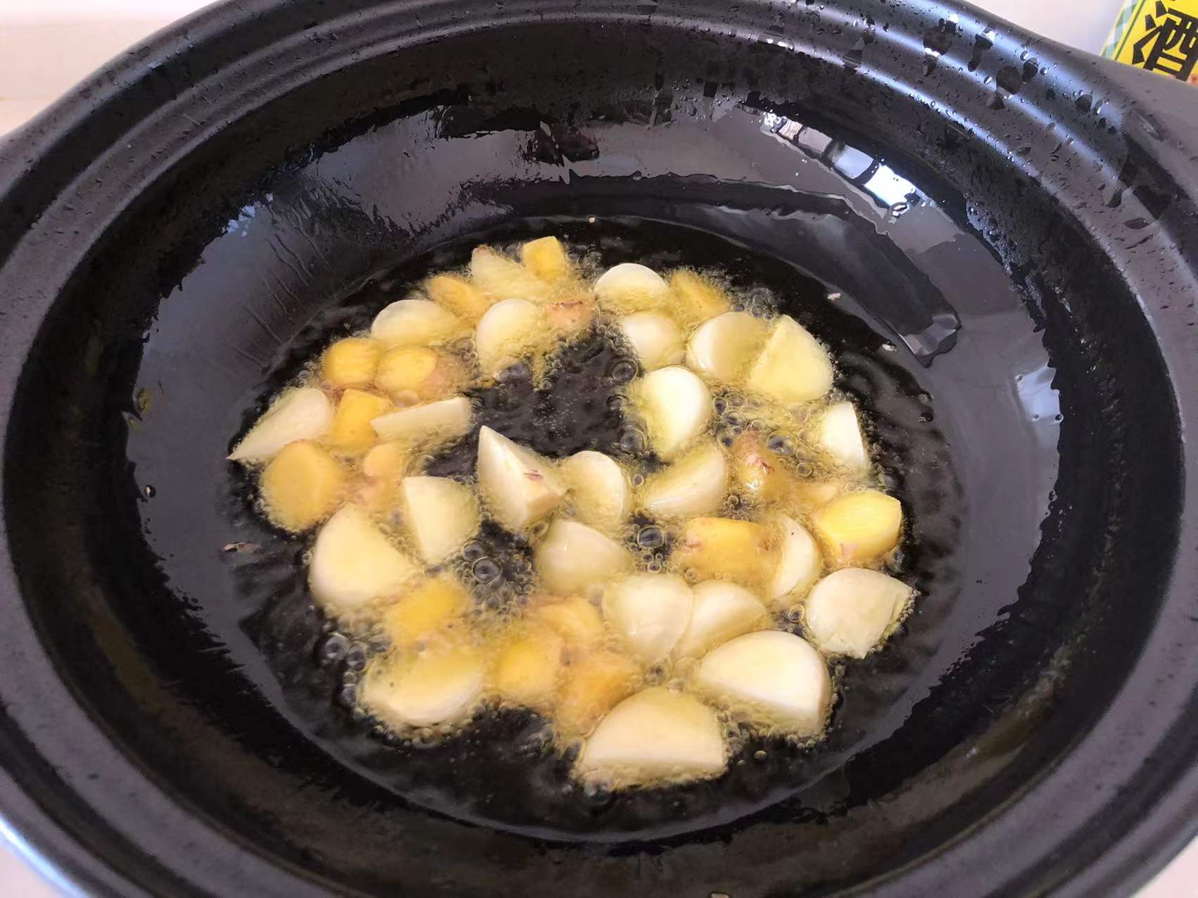 葱香鮰鱼煲（一滴水都不加，出锅瞬间太香了）的做法 步骤11