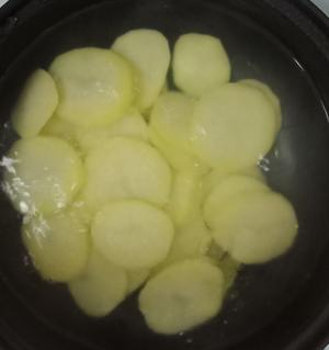 川香土豆片的做法 步骤4
