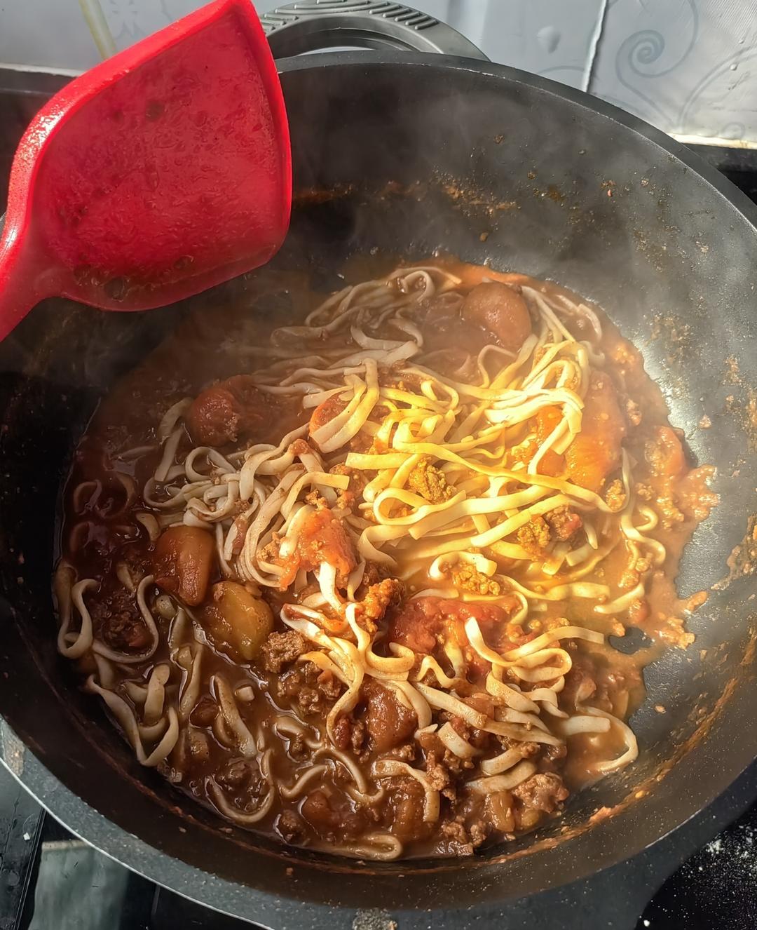 简单到一步搞定的懒人菜谱，一人食，生酮意式肉酱魔芋面！（魔芋面要选好，无碱味）的做法 步骤3