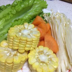 玉米黄芪扇骨汤的做法 步骤3