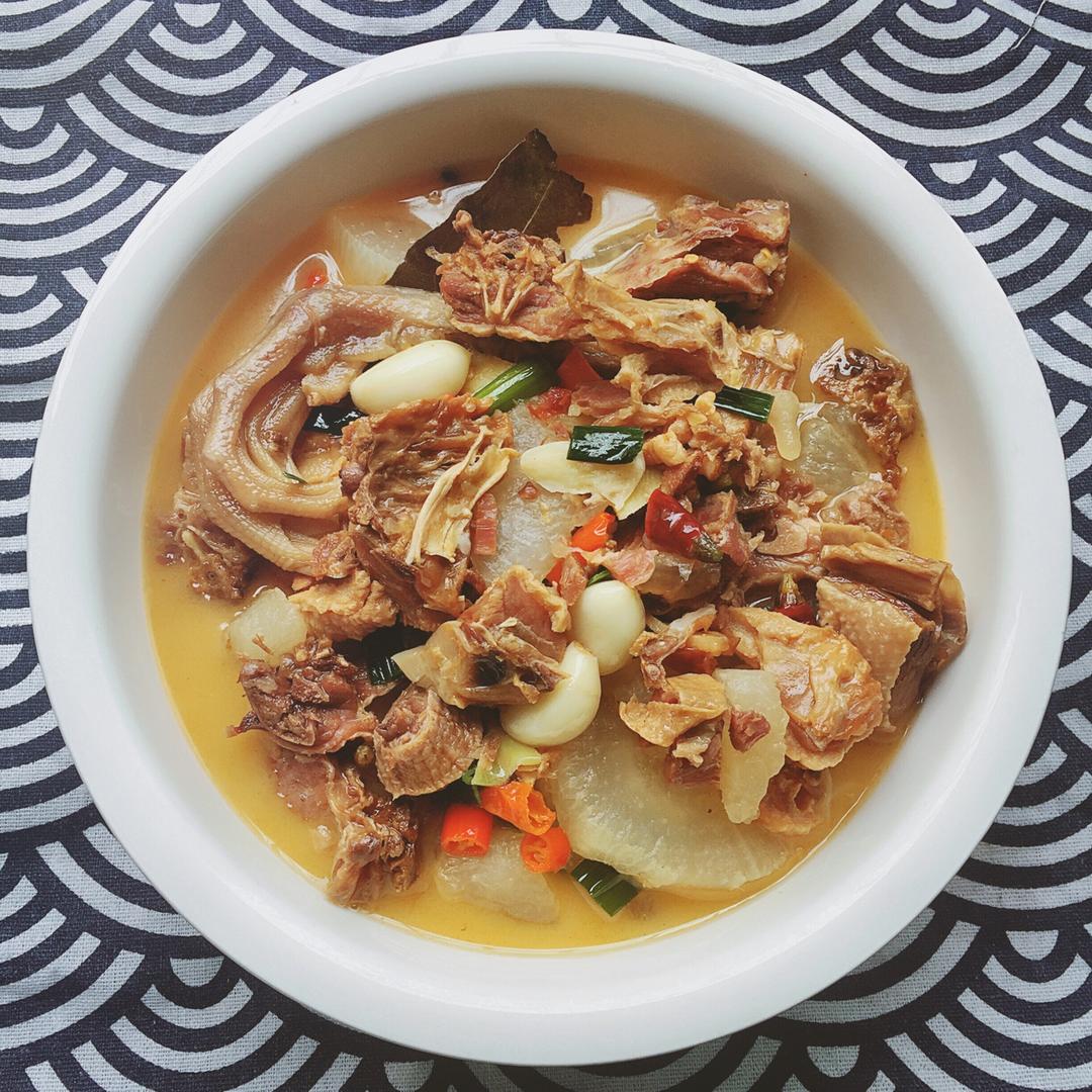 喜欢橘子酱的熊做的萝卜炖腊鸭