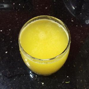 鲜榨菠萝汁的做法 步骤3