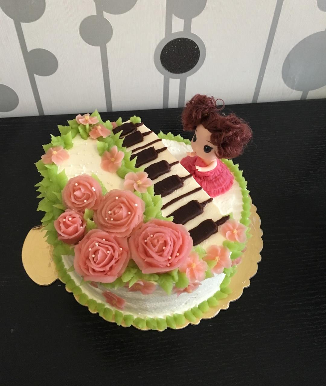 娃娃钢琴蛋糕
