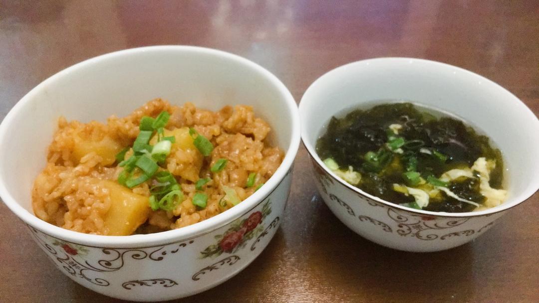 土豆焖饭（电饭锅版）