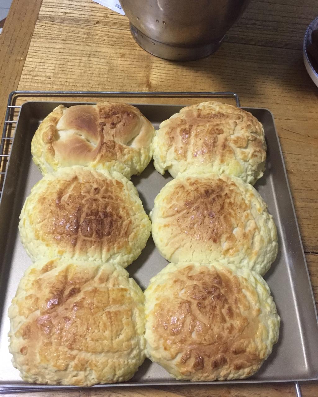 好吃到炸裂的港式菠萝包（附带制作酥皮的小视频）