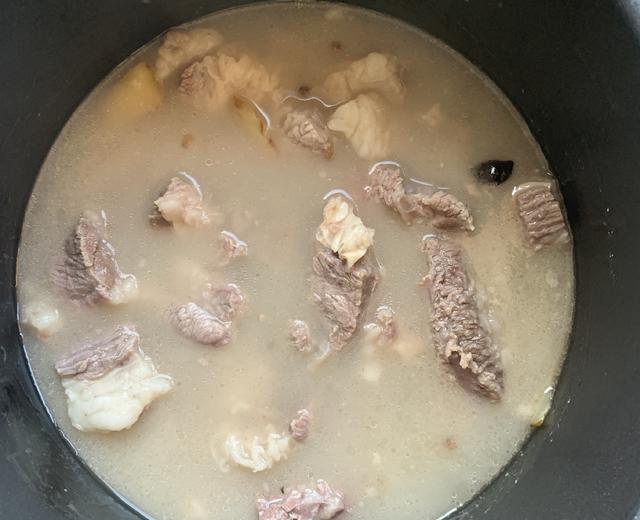 家庭版高压锅牛肉萝卜汤面 家庭版高压锅牛肉萝卜汤面