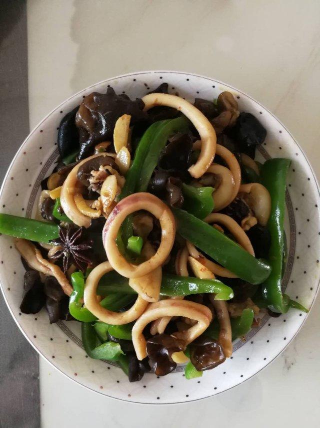 豉椒墨鱼仔