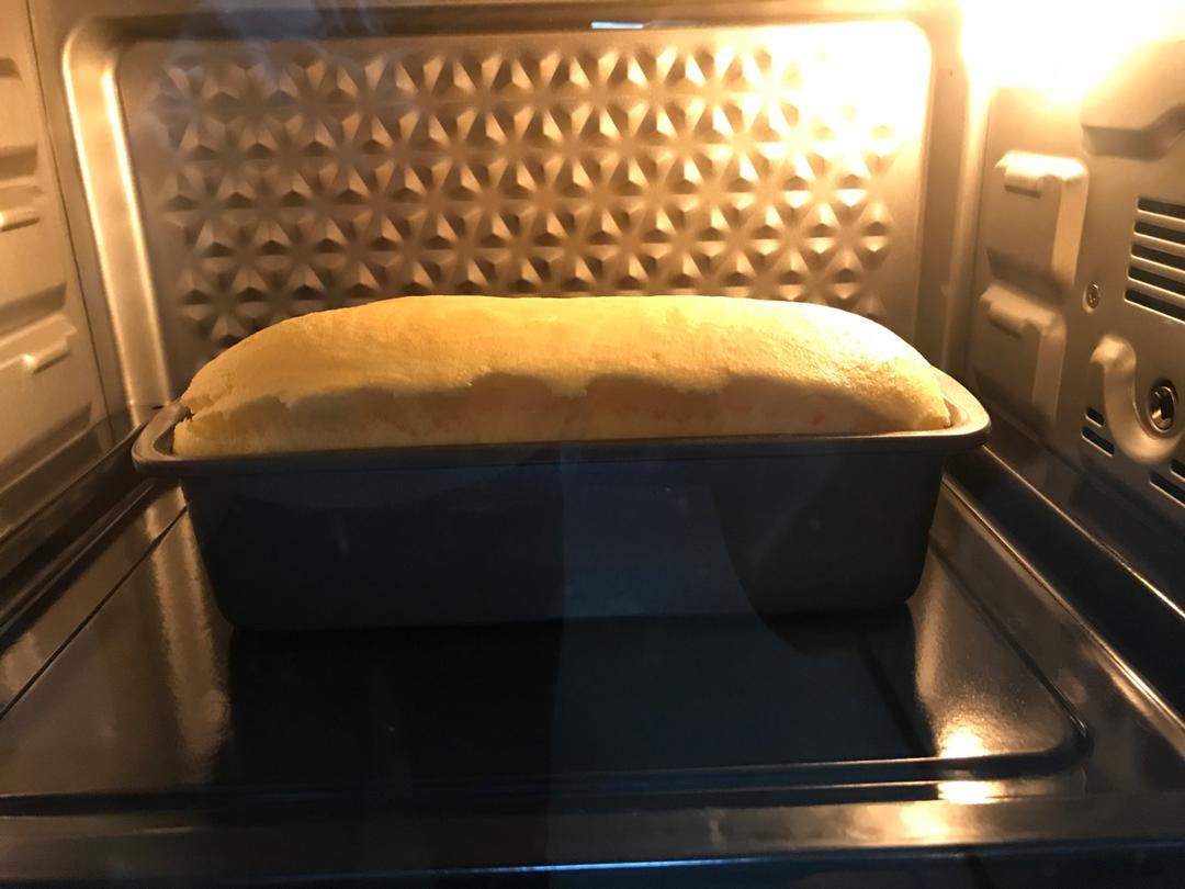 烤箱做蛋糕（戚风蛋糕的做法）