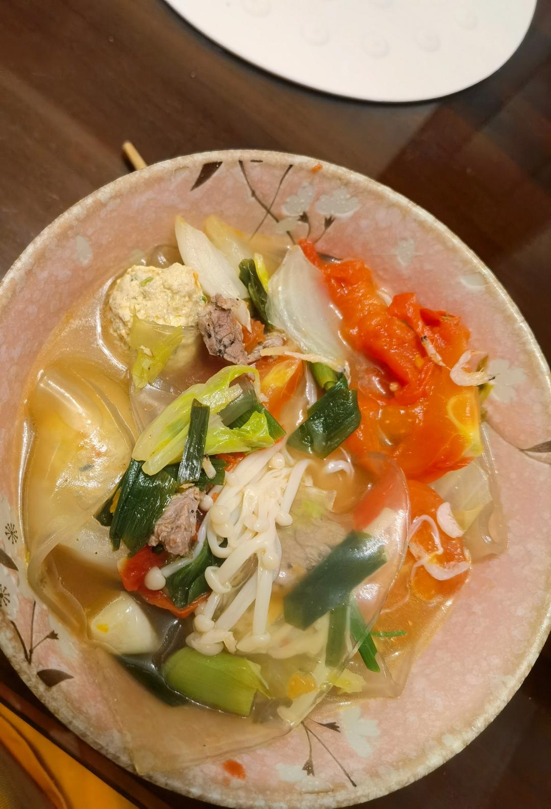 西红柿金针菇牛肉片汤