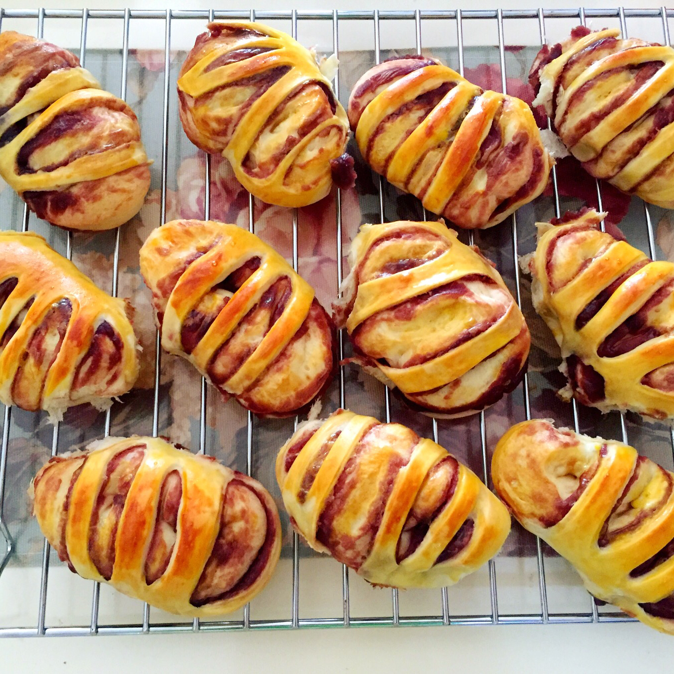 红豆沙面包卷——好吃得不得了#皮黑森林#