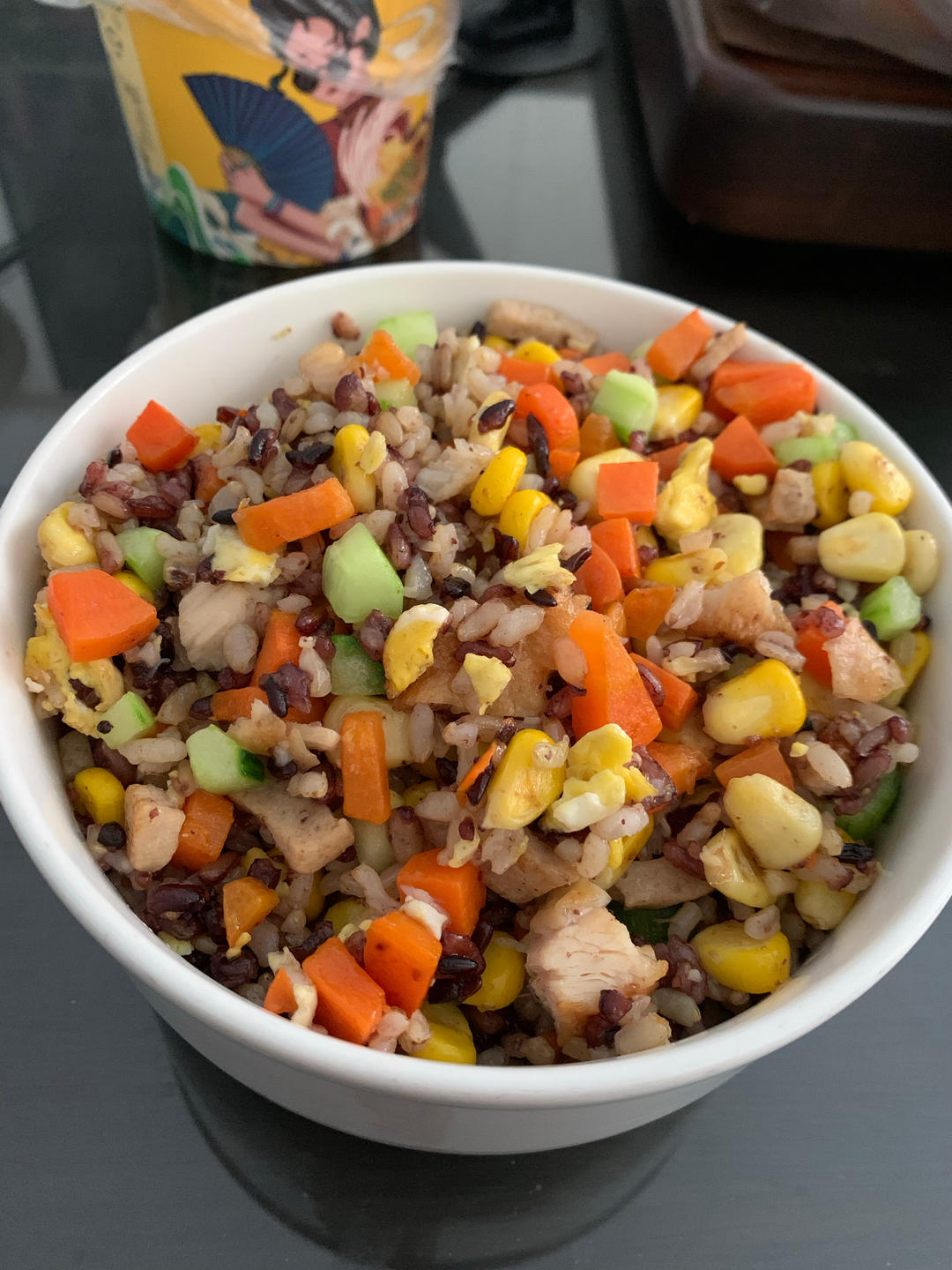 蛋炒饭不要只放鸡蛋了，加点老干妈，生抽耗油都不需要了，香喷喷