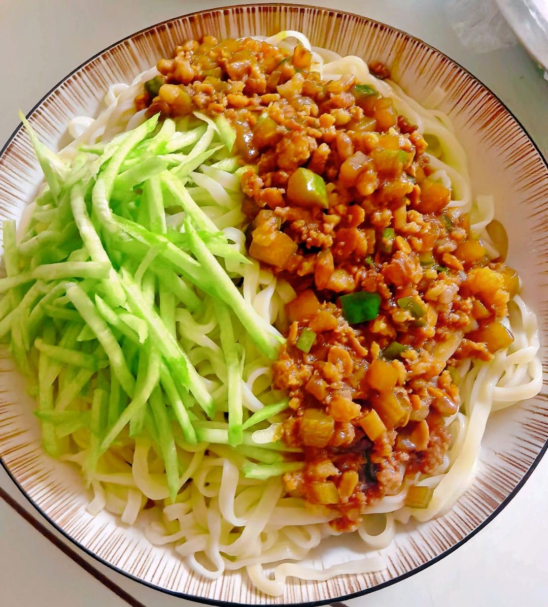 ༄「黄瓜🥒肉沫炸酱面🍜」༄一碗绝对不够吃👍👍👍