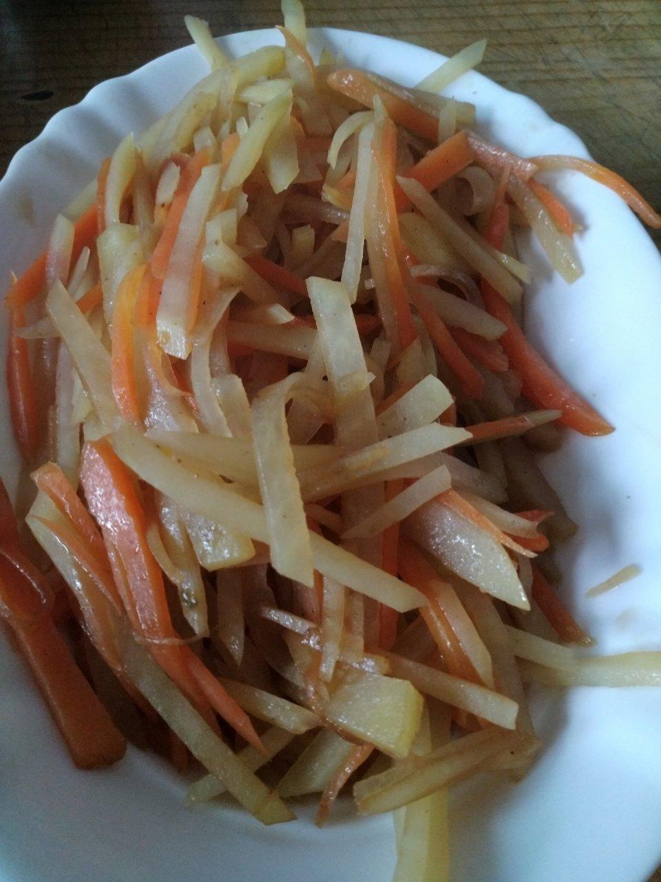 胡萝卜丝炒土豆丝